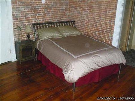 The Solon Langworthy House Hotel Dubuque Room photo