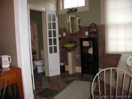The Solon Langworthy House Hotel Dubuque Room photo